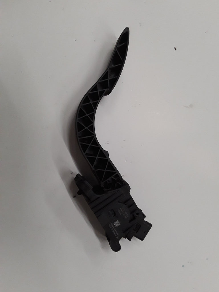 Tesla Model Y Gaspedal 6PV01402100