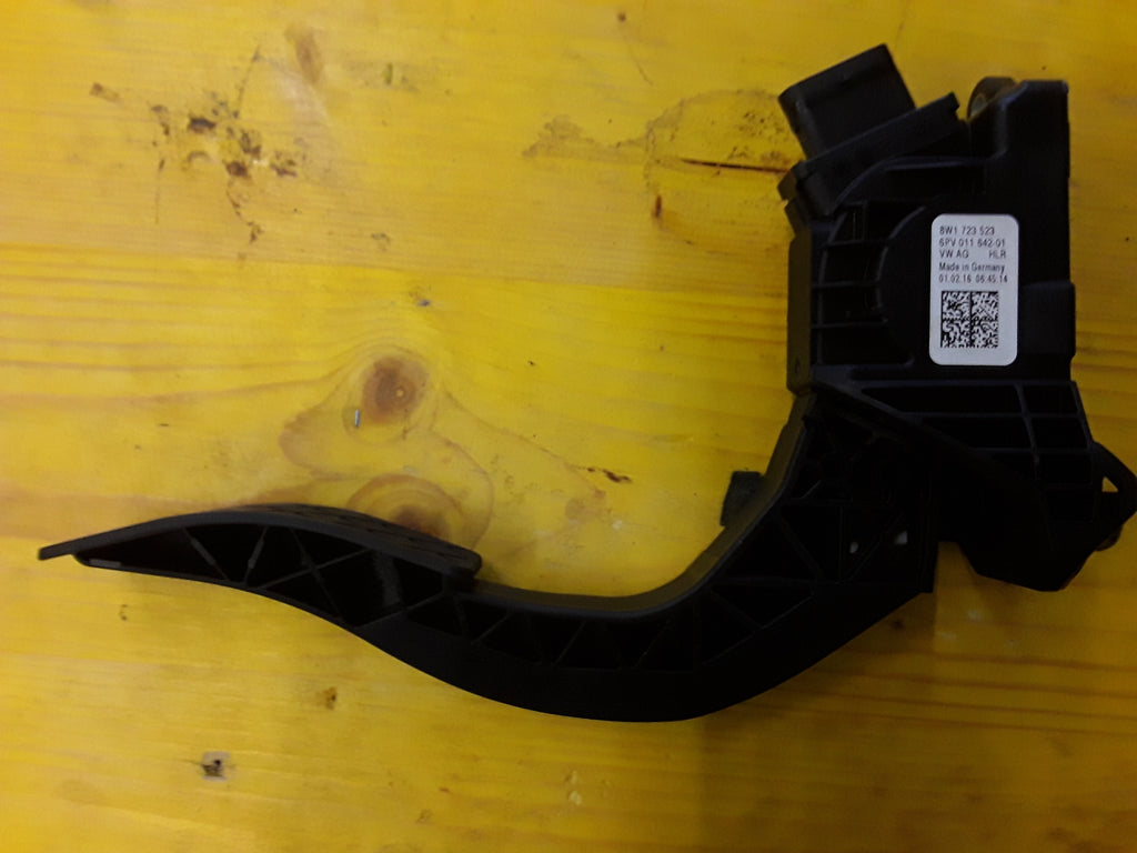 Audi A4 8W Gaspedal mit Elektronik- Modul 8W1 723 523