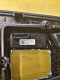 Audi A4 8W  Abdeckung soul/alu standard 8W1 713 111 C und 8W0 862 533 A  Getränkehalter soul (schwarz)