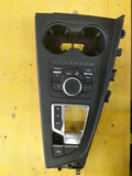 Audi A4 8W  Abdeckung soul/alu standard 8W1 713 111 C und 8W0 862 533 A  Getränkehalter soul (schwarz)