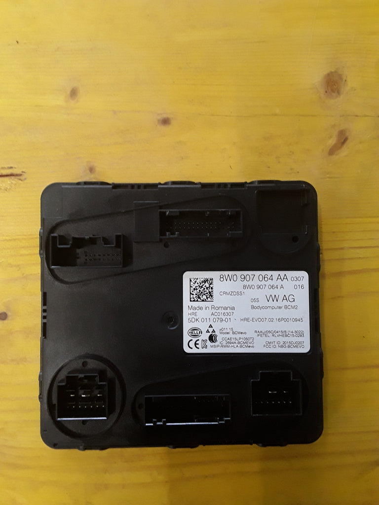 Audi A4 8W Zentralsteuergerät für Komfortsystem 8W0 907 064 A