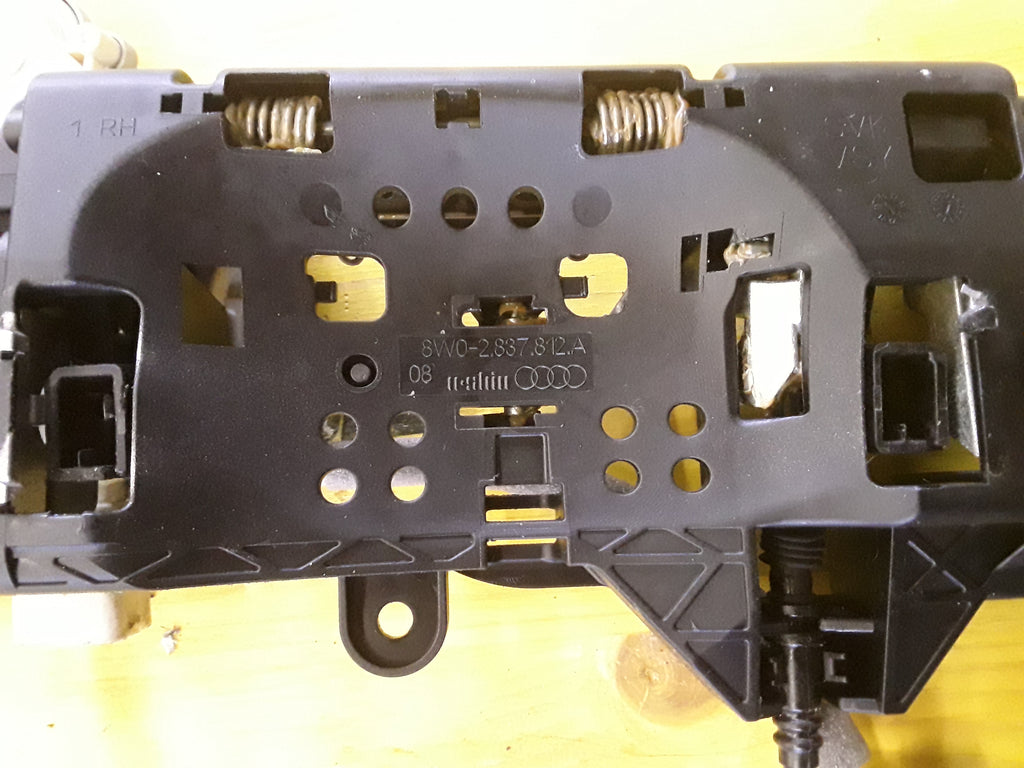 Audi A4 8W  Türschloss 4G0 839 016 F  Lagerbügel 8W0 837 812 A