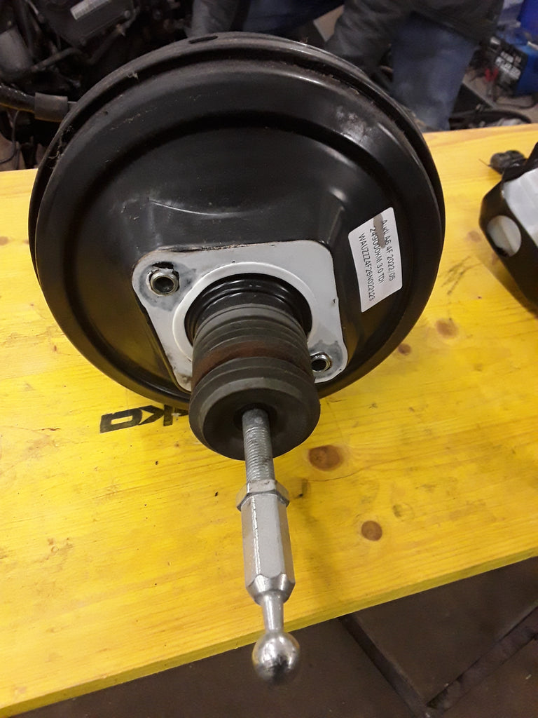 Audi A6 4F  Bremskraftverstärker  4F0 612 105 G