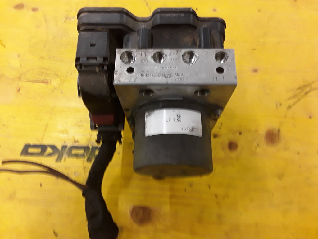 Audi A4 8W   ABS-Einheit mit Steuergerät 8W0 614 517 M