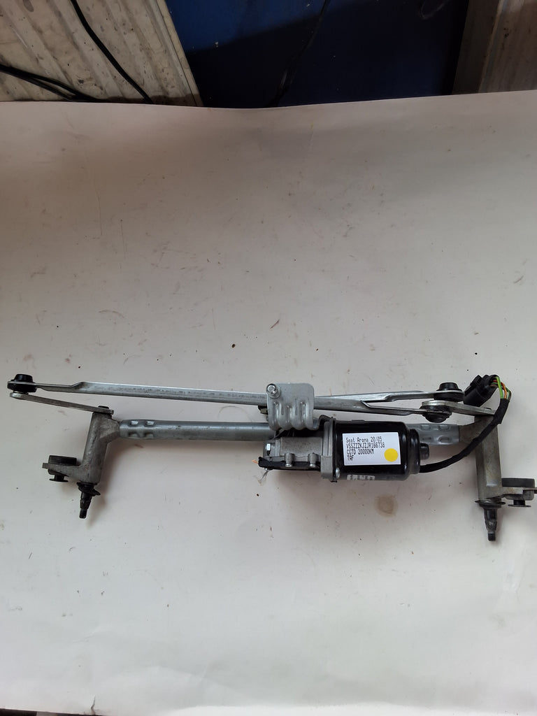 Seat Arona Scheibenwischeraufnahme mit Wischermotor