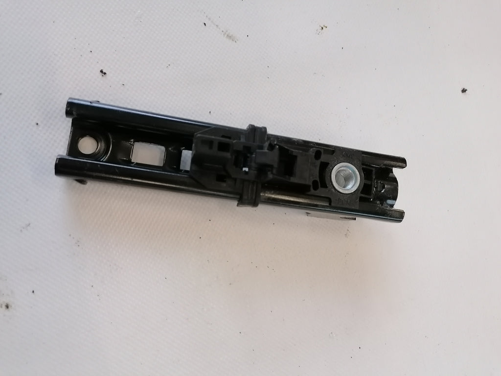 VW Polo Gurthöhenverstellung 3C8 857 819  A