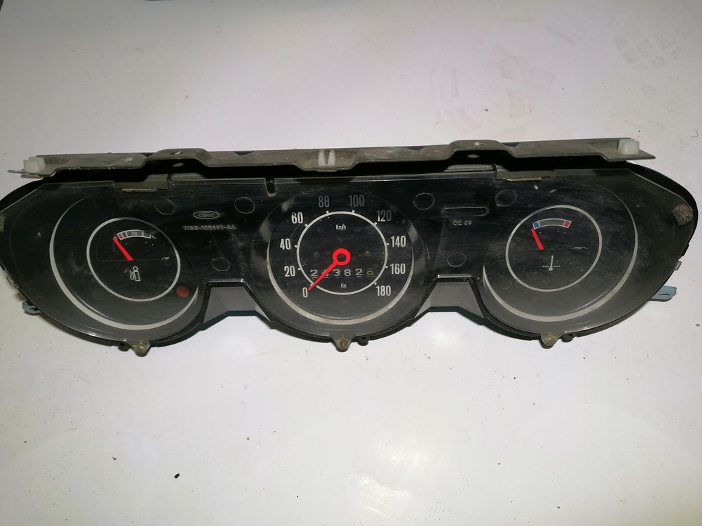 Ford Taunus Kombiinstrument 71BB-10B885AA