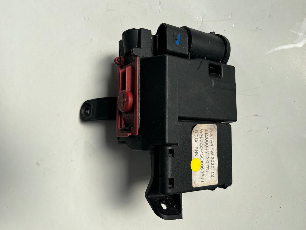 Audi A4  Potentialverteiler
